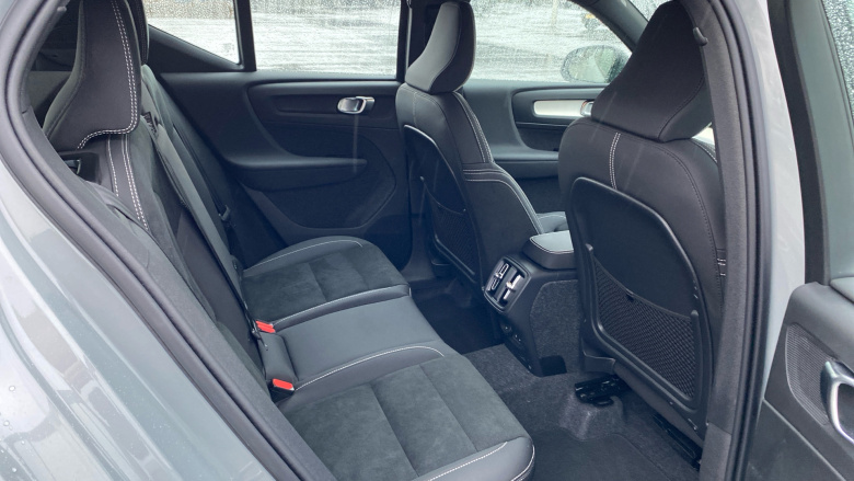 Volvo XC40 2.0 B4P Plus Dark 5dr Auto Petrol Estate